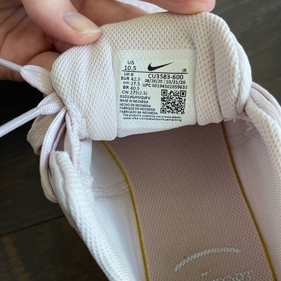 Nike Sneakers - Picture 4 of 4